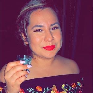 Meet your Posher, Yanira